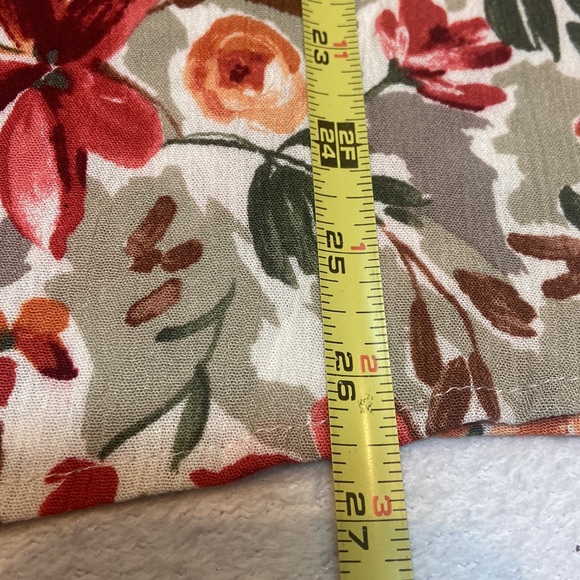 ASHLEY ROADS Floral Print Top 100% Rayon Size M NWT - Picture 8 of 9